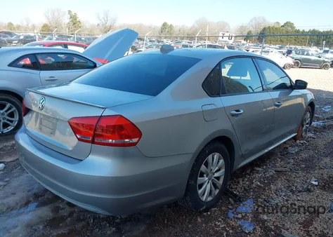 2013 Volkswagen Passat S z USA, uszkodzony, nr VIN 1VWAP7A36DC082920